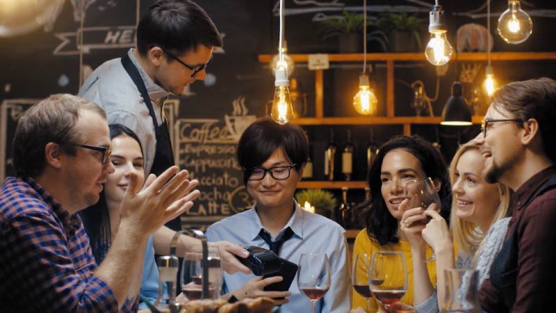 group-dinner-tap-to-pay